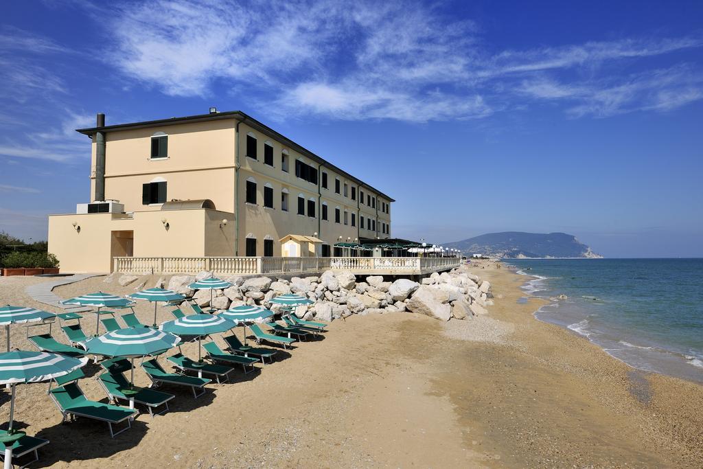 Hotel Brigantino Non Dista Porto Recanati Exteriör bild